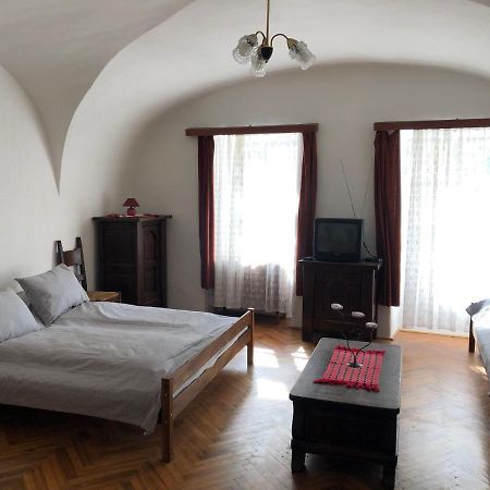 Apartman Becsi Utca Sopron Exterior photo