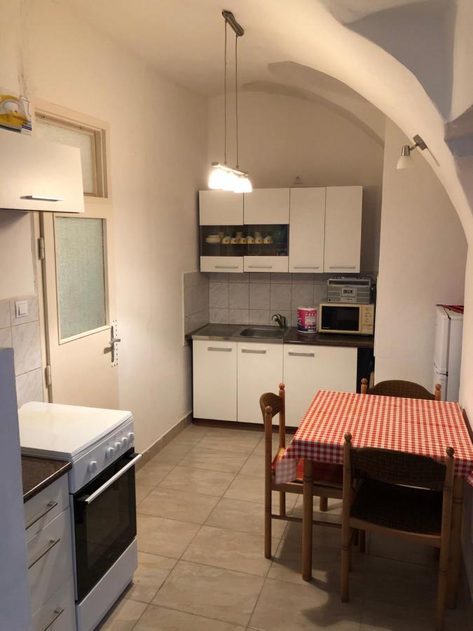 Apartman Becsi Utca Sopron Exterior photo